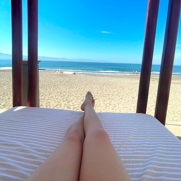 Meet Your Posher, Claudia 💋 - Picture 1 of 1